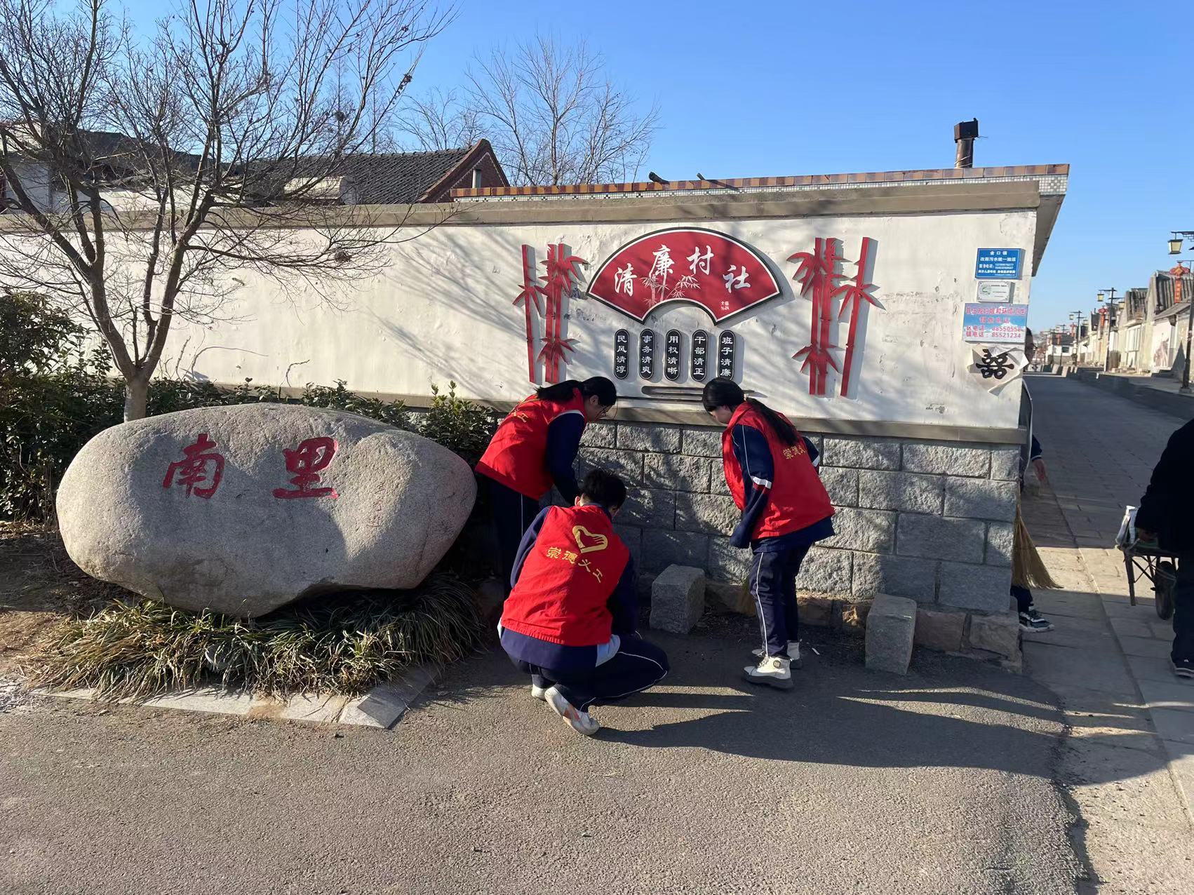 0328即墨五中舉行“學(xué)雷鋒”主題系列活動 崇德志愿者1 江楓藺 13280802312.jpg